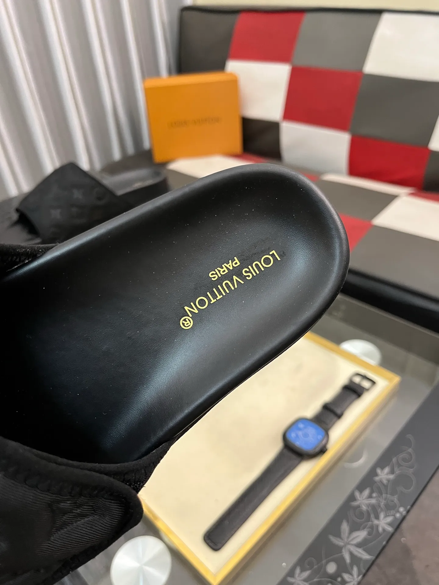 Men's men's shoes💰320⌚️⌚️[Louis Vuitton LV slippers] (high-end cowhide) counter 1:1 fashion style summer must-have! The designer used LV’s iconic outsole. The original simple slippers instantly become fashionable! The upper is made of flexible special cowhide leather straps alternately, and the workmanship is exquisite! A must-have for stylish men in summer, size 38-44